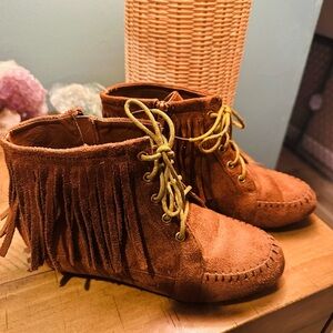Bethany Mota Tan Lace Up Moccasin SuedevBootie with Fringe Size 7